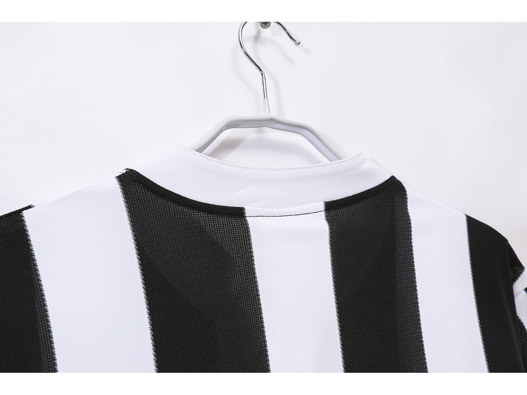 New Castle 1995/97 (Home Kit) 9