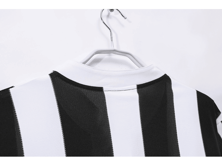 New Castle 1995/97 (Home Kit) 9