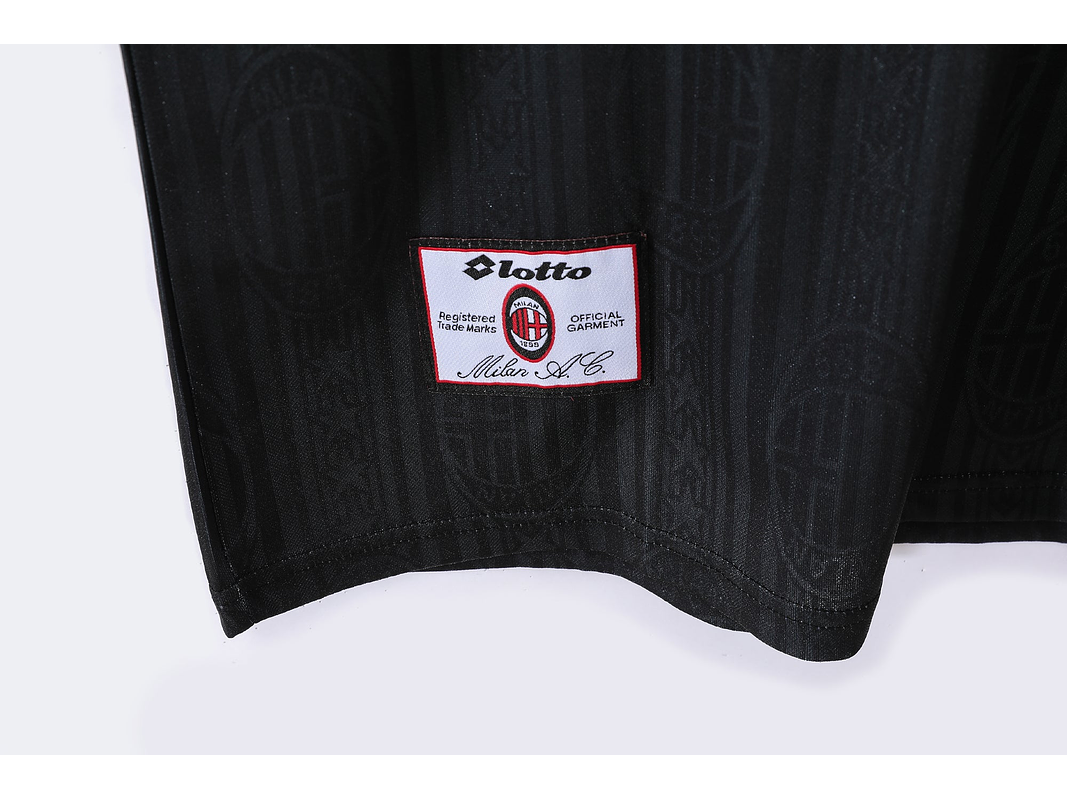 AC Milan 1997/98 (Third Kit - Black) 10