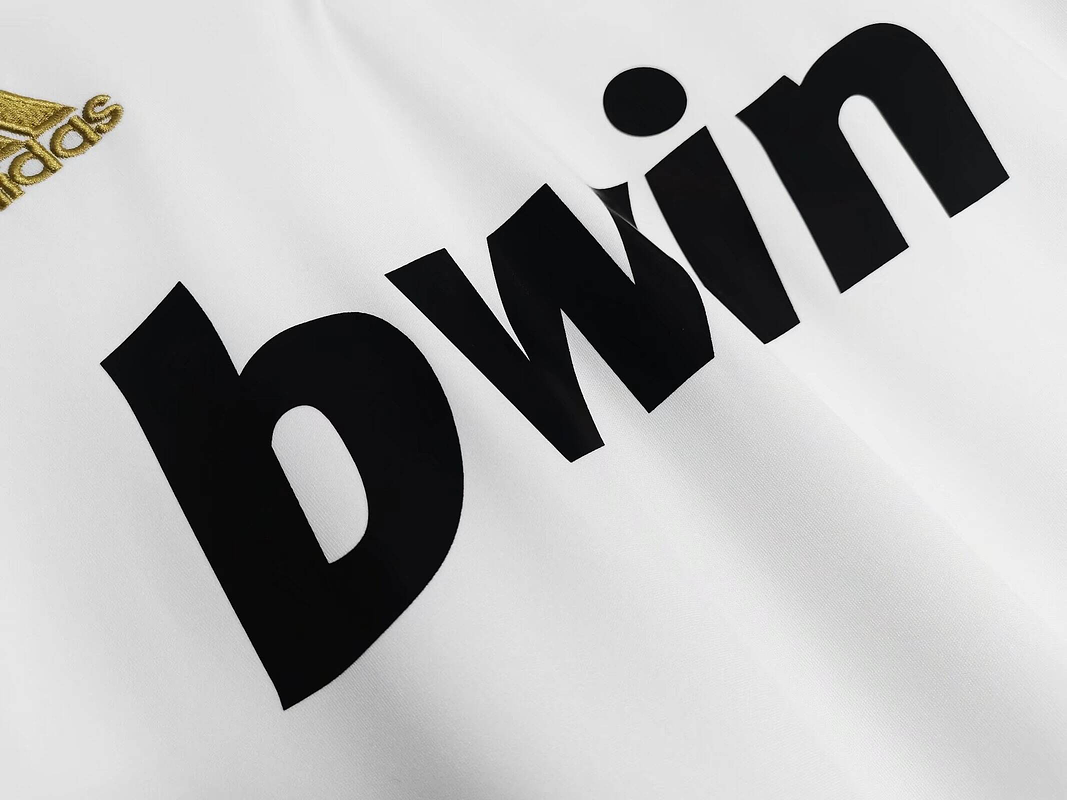 Real Madrid 2011/12 (Home Kit – Long Sleeve) 3