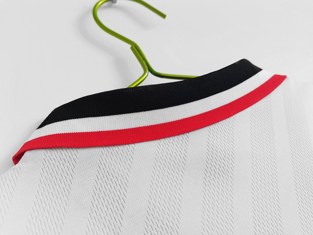 Manchester United 1996/97 (Away Kit) 4