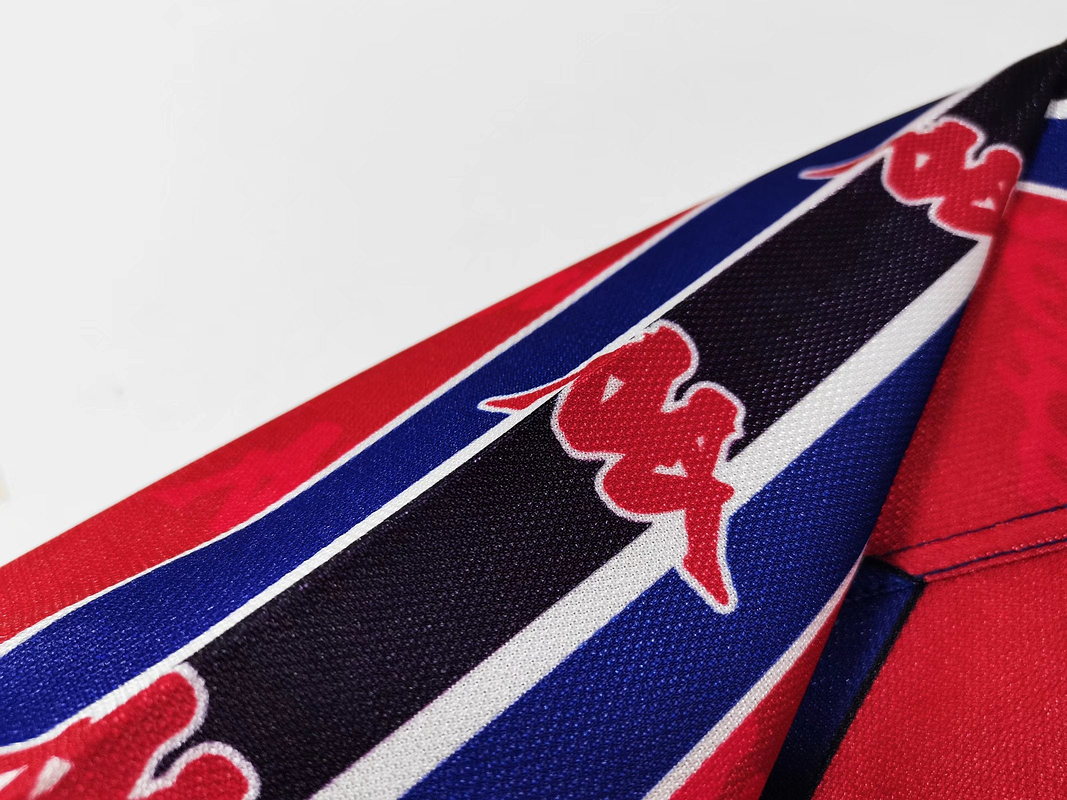 Barcelona 1995/97 (Home Kit) 4