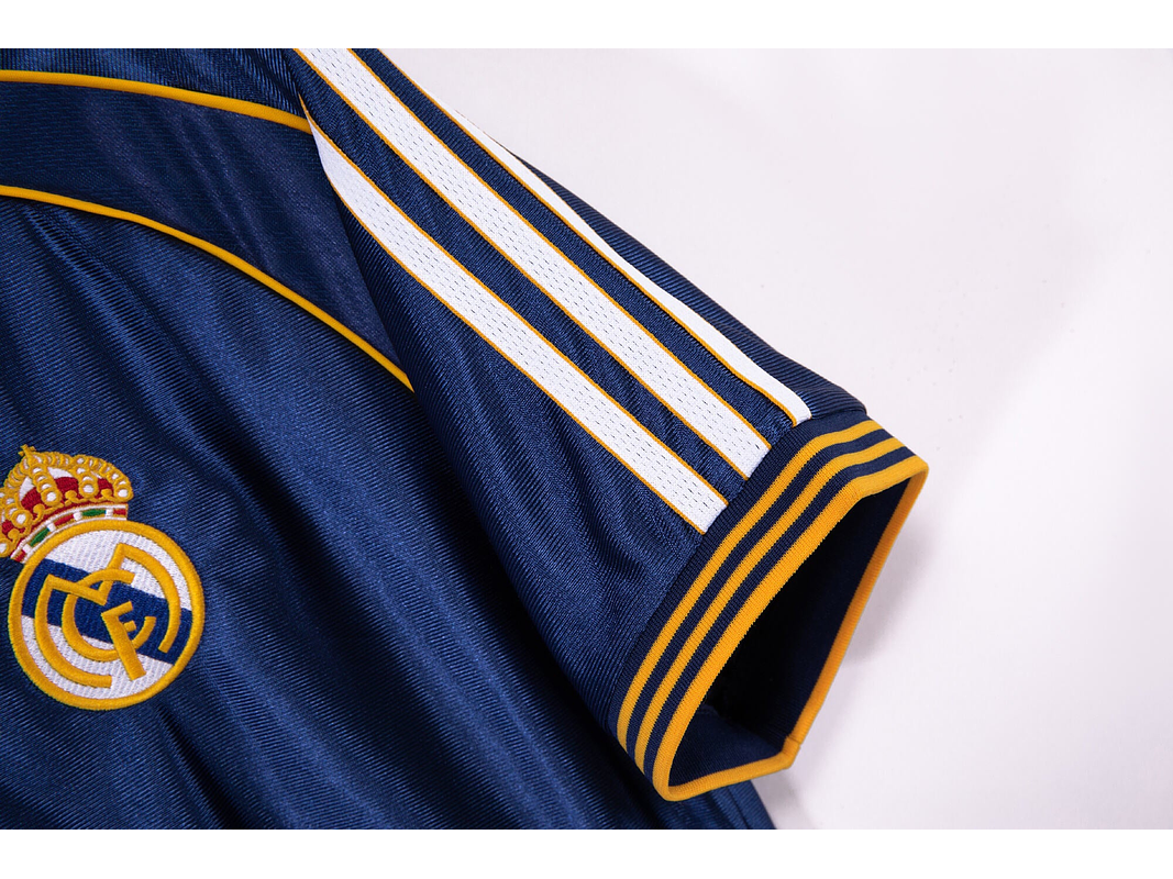 Real Madrid 1998/00 (Away Kit) 6