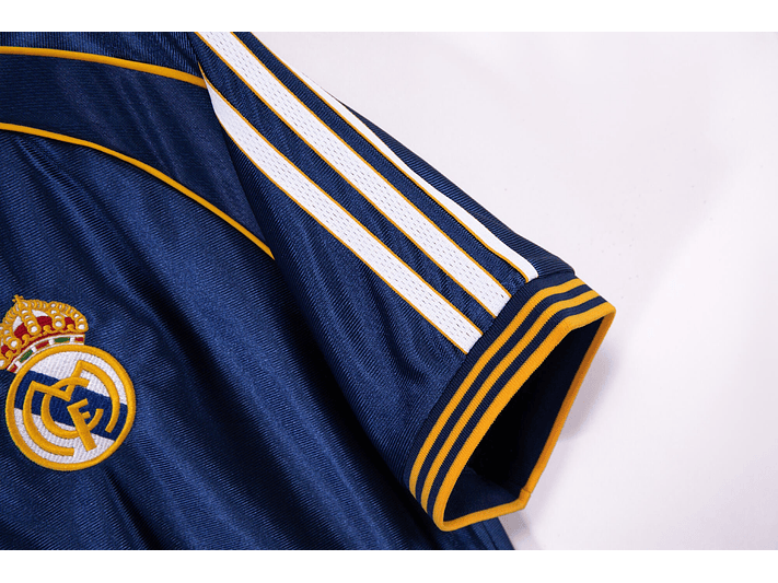 Real Madrid 1998/00 (Away Kit) 6