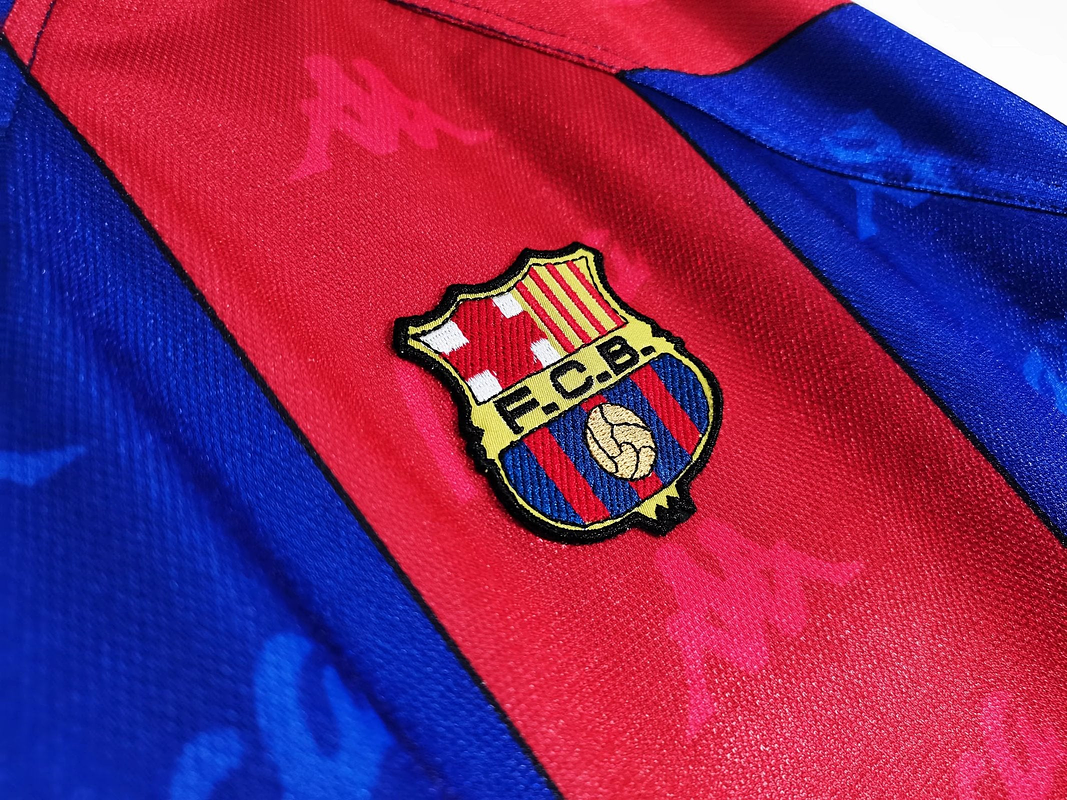Barcelona 1995/97 (Home Kit) 7