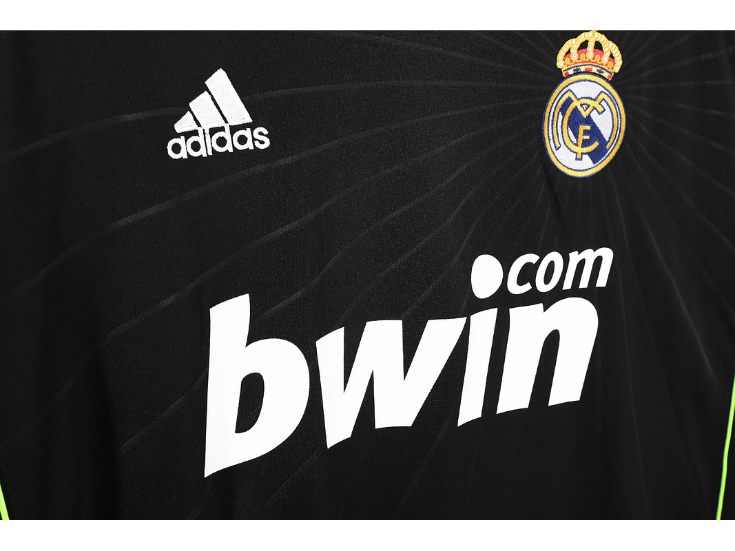 Real Madrid 2010/11 (Away Kit) 4