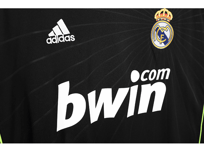 Real Madrid 2010/11 (Away Kit) 4
