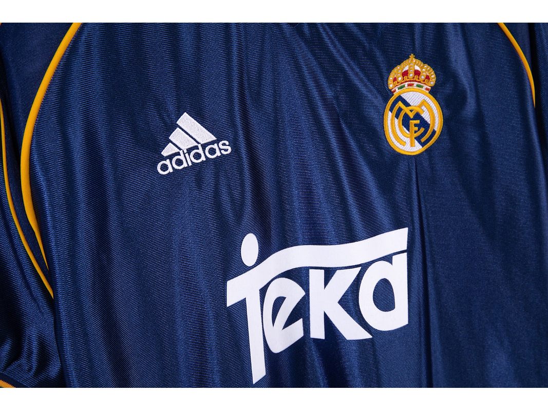 Real Madrid 1998/00 (Away Kit) 10
