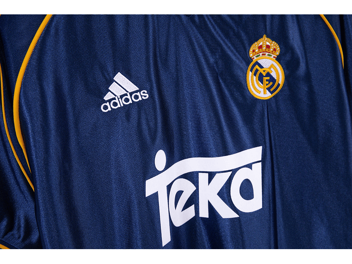 Real Madrid 1998/00 (Away Kit) 10