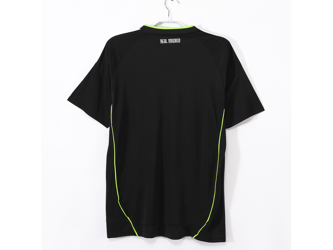 Real Madrid 2010/11 (Away Kit) 5