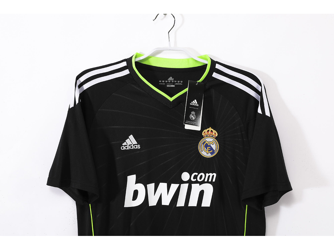 Real Madrid 2010/11 (Away Kit) 6