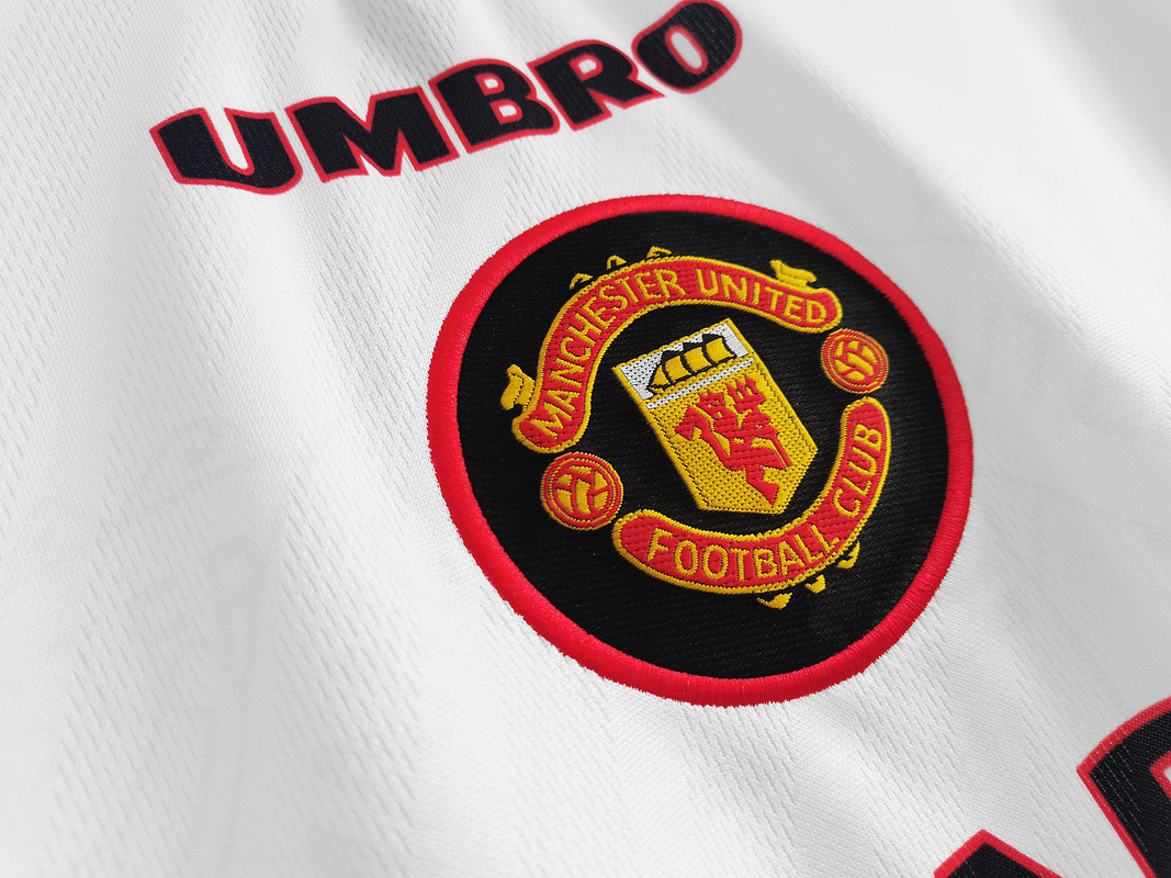 Manchester United 1996/97 (Away Kit) 10