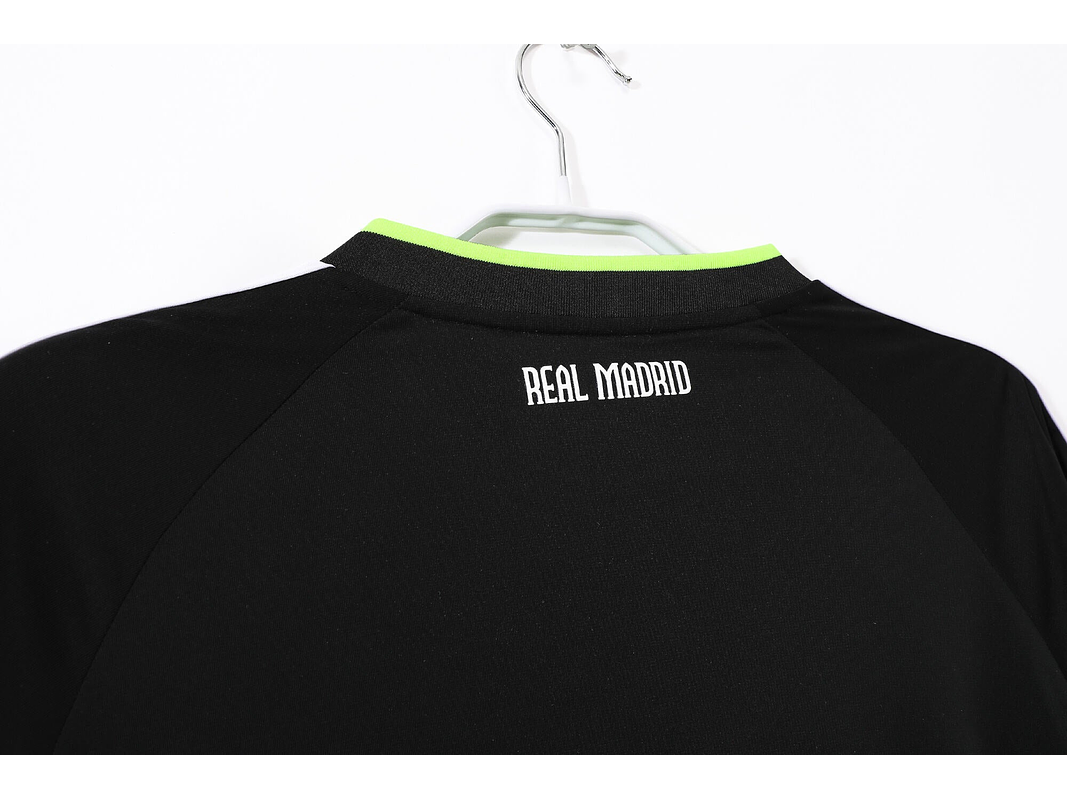 Real Madrid 2010/11 (Away Kit) 10