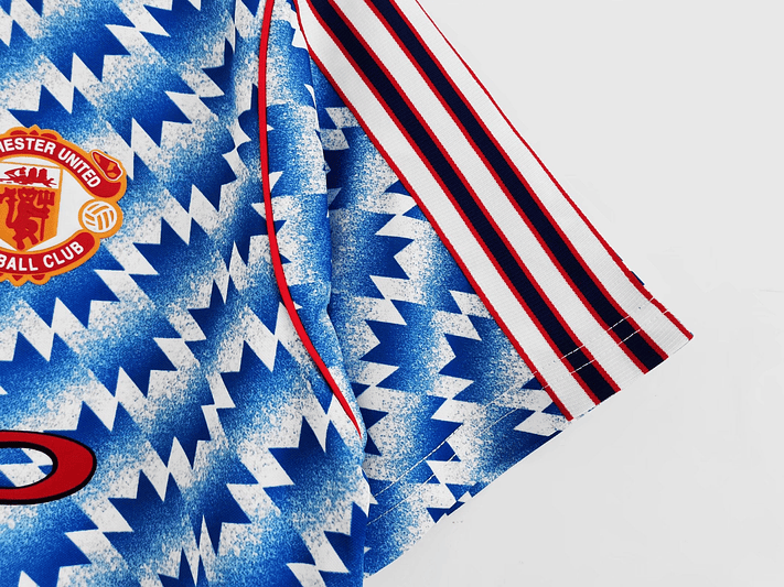 Manchester United 1990/92 (Away Kit) 6