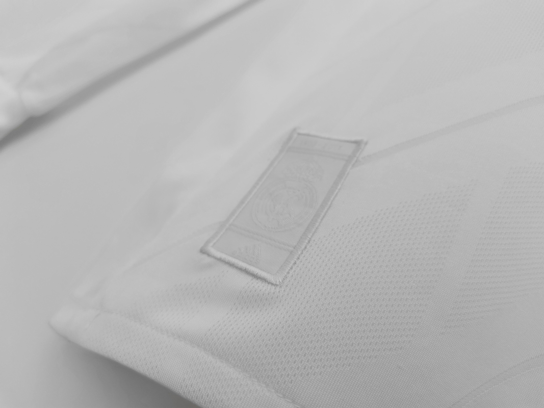 Real Madrid 2017/18 (Home Kit – Long Sleeve) 3