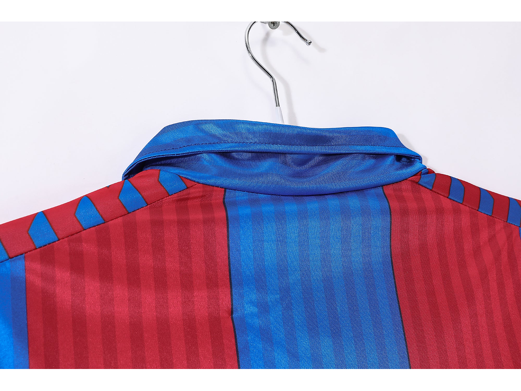 Barcelona 1989/92 (Home Kit) 6