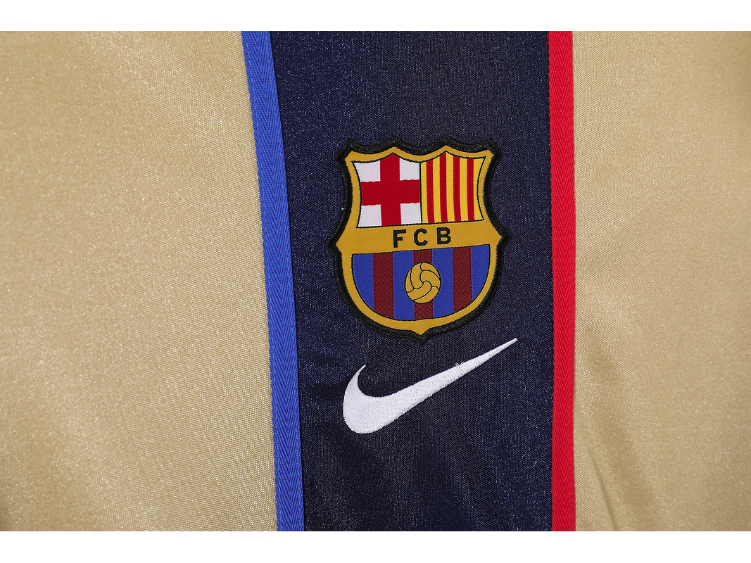 Barcelona 2001/02 (Away Kit) 5