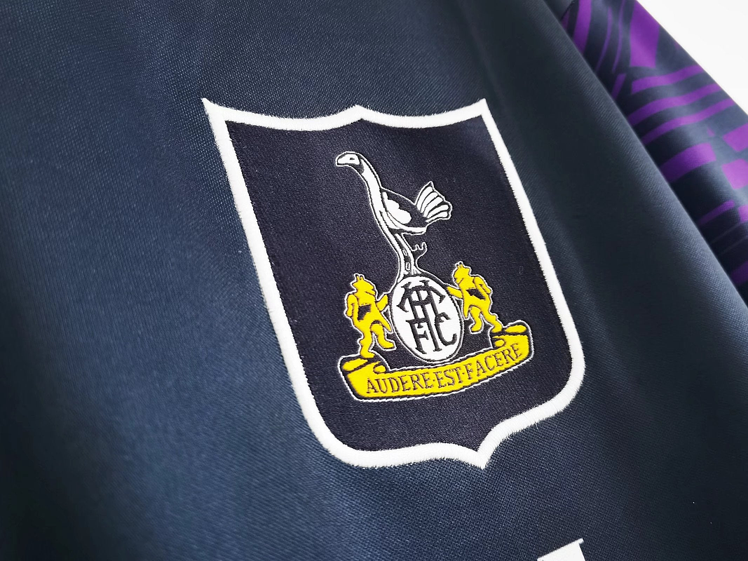 Tottenham Hotspur 1994/95 (Away Kit) 4