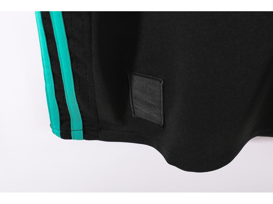 Real Madrid 2017/18 (Away Kit) 4