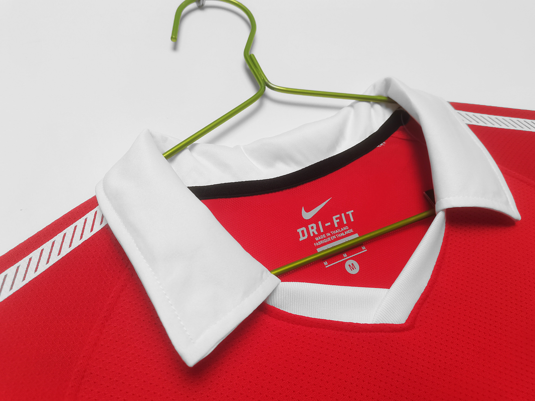 Manchester United 2010/11 (Home Kit - Long Sleeve) 6