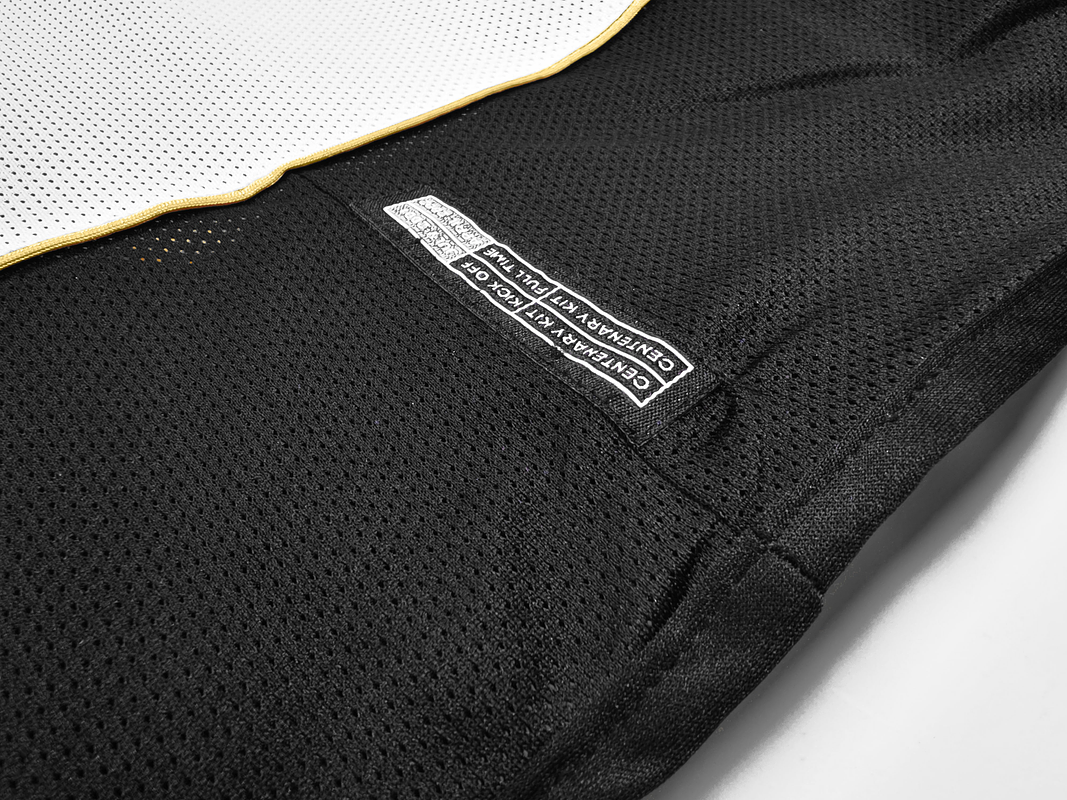 Manchester United 2001/02 Centenary (White) 4