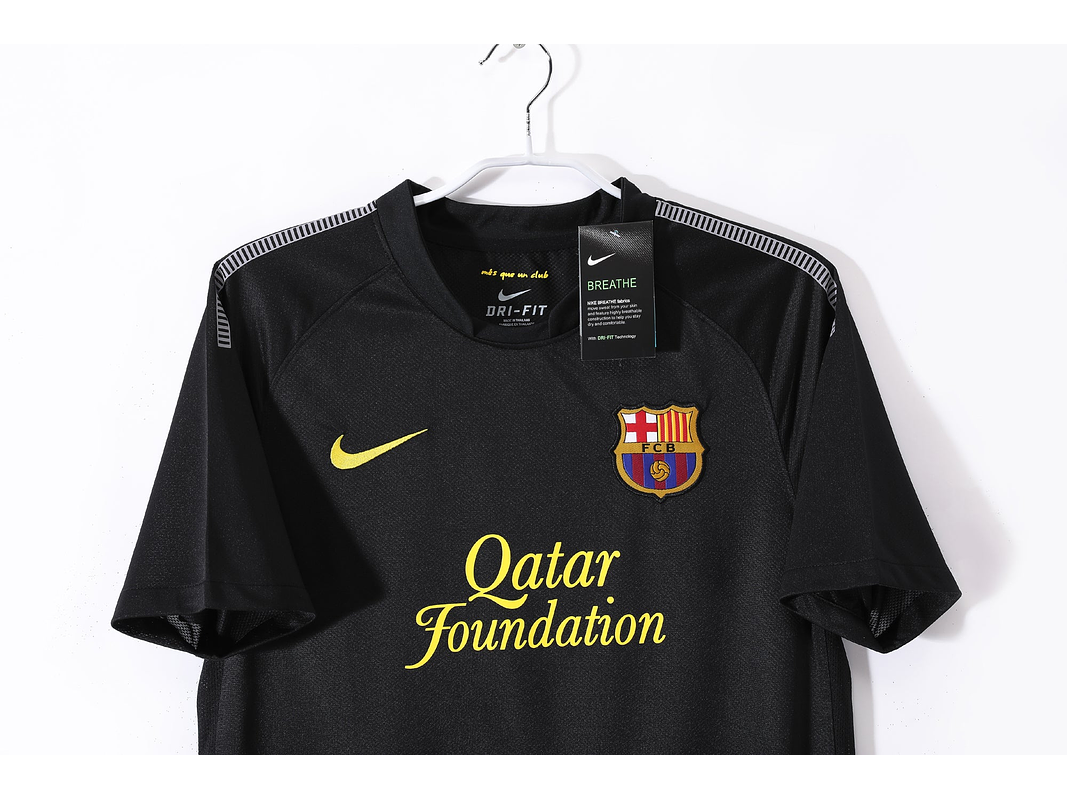 Barcelona 2011/12 (Away Kit) 8