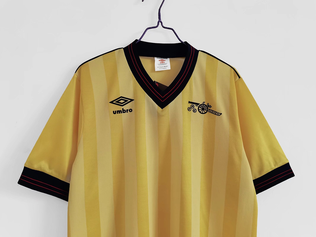 Arsenal 1983/86 (Away Kit) 2