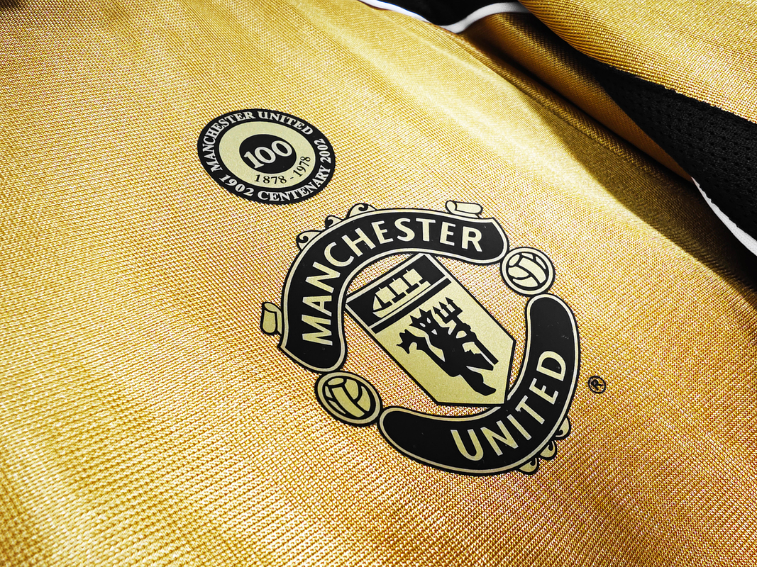 Manchester United 2001/02 Centenary (Gold) 4