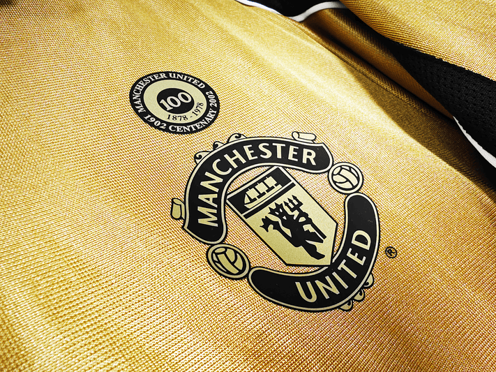 Manchester United 2001/02 Centenary (Gold) 4