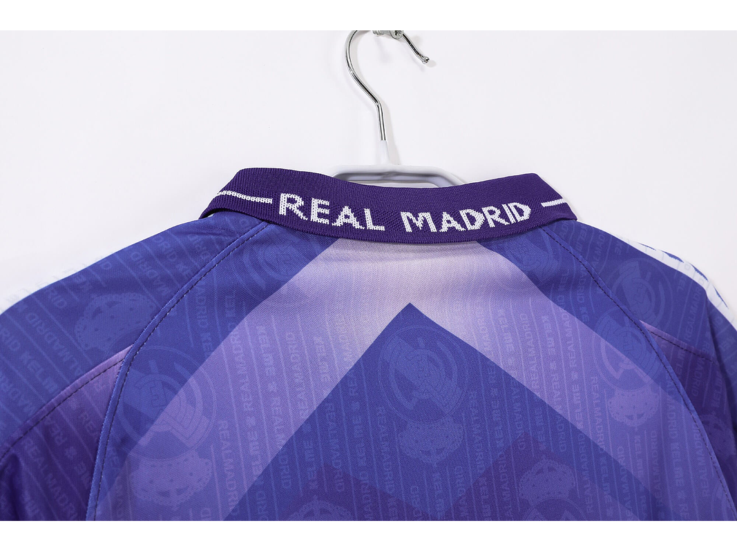 Real Madrid 1996/97 (Away Kit) 5