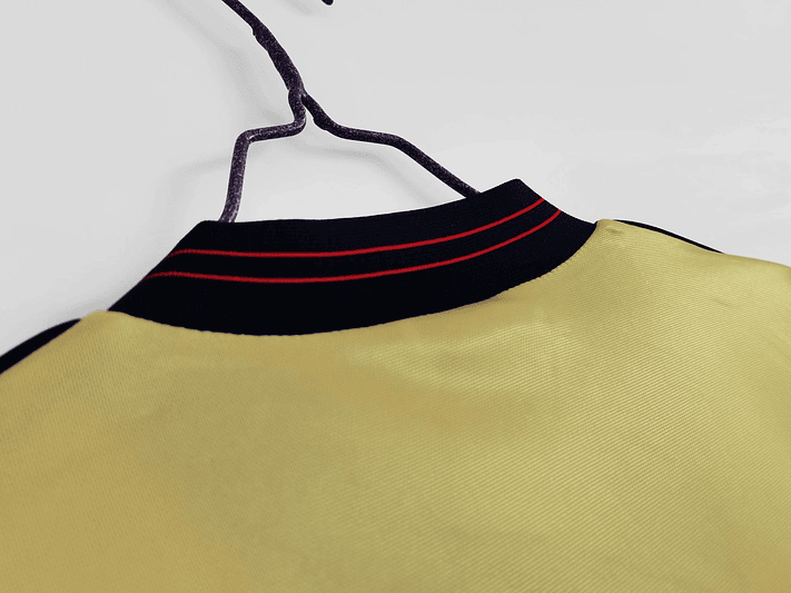 Arsenal 1983/86 (Away Kit) 5