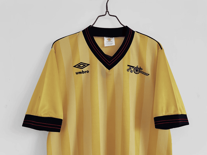Arsenal 1983/86 (Away Kit) 6