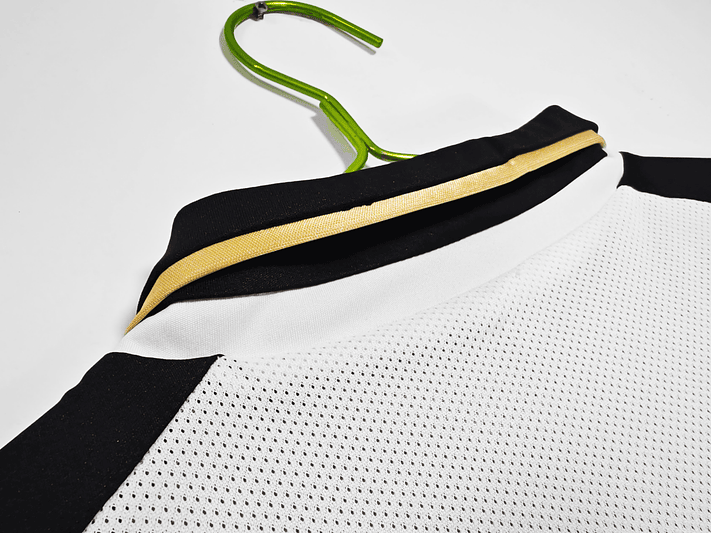 Manchester United 2001/02 Centenary (White) 9