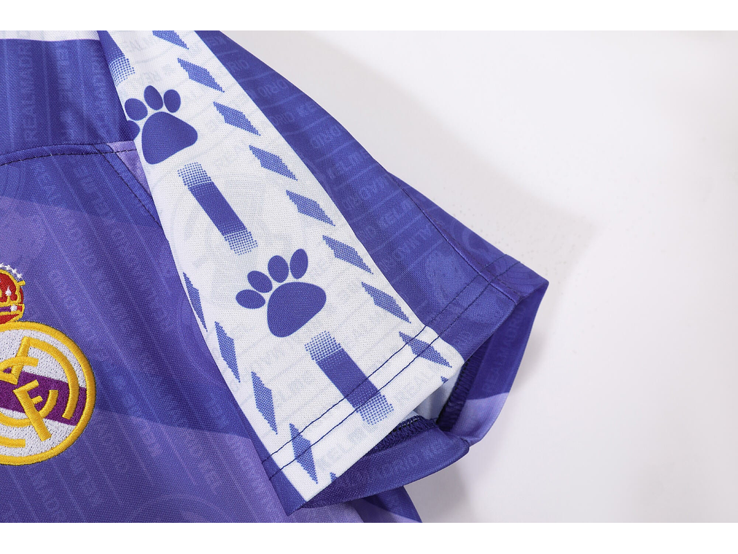 Real Madrid 1996/97 (Away Kit) 8