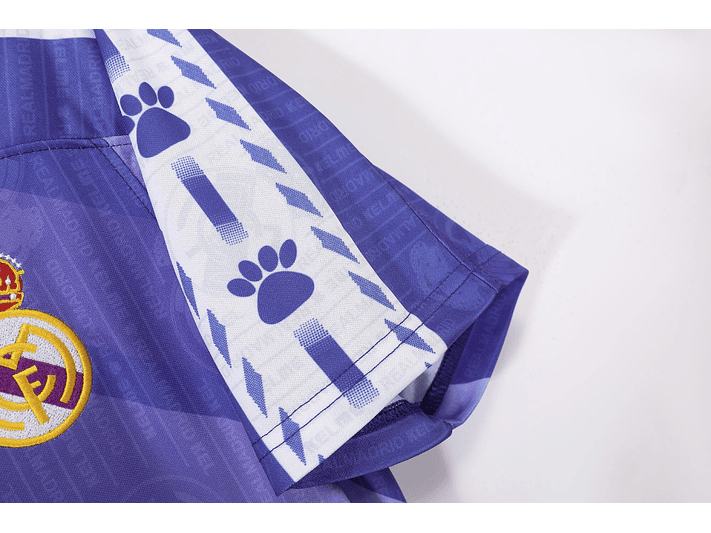 Real Madrid 1996/97 (Away Kit) 8