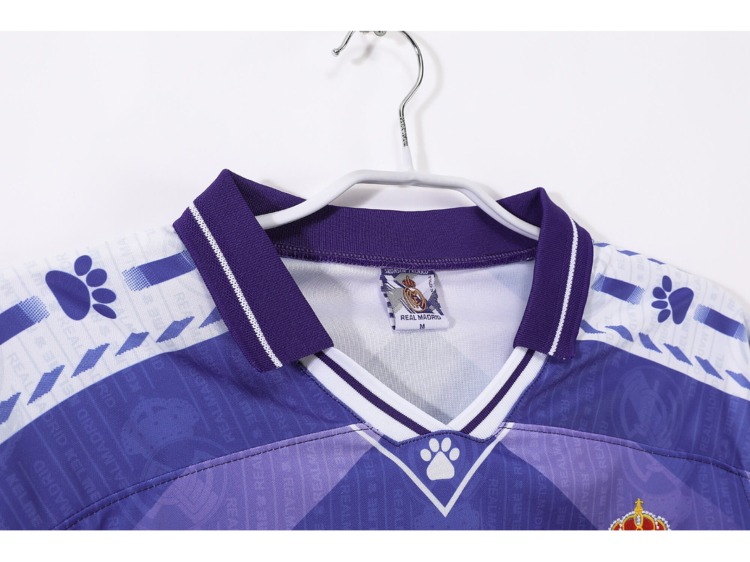 Real Madrid 1996/97 (Away Kit) 9
