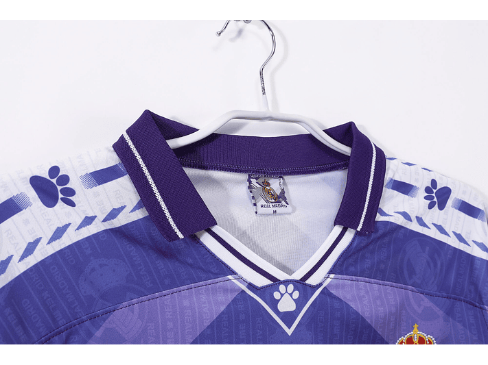 Real Madrid 1996/97 (Away Kit) 9