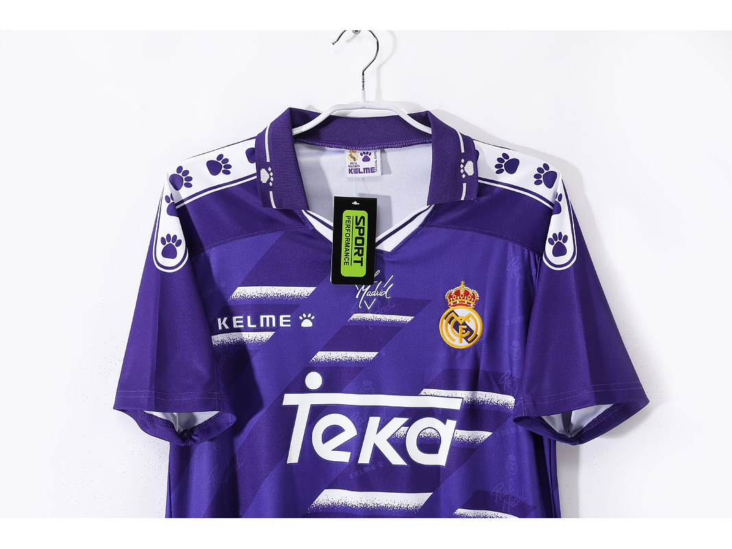 Real Madrid 1994/96 (Away Kit) 5