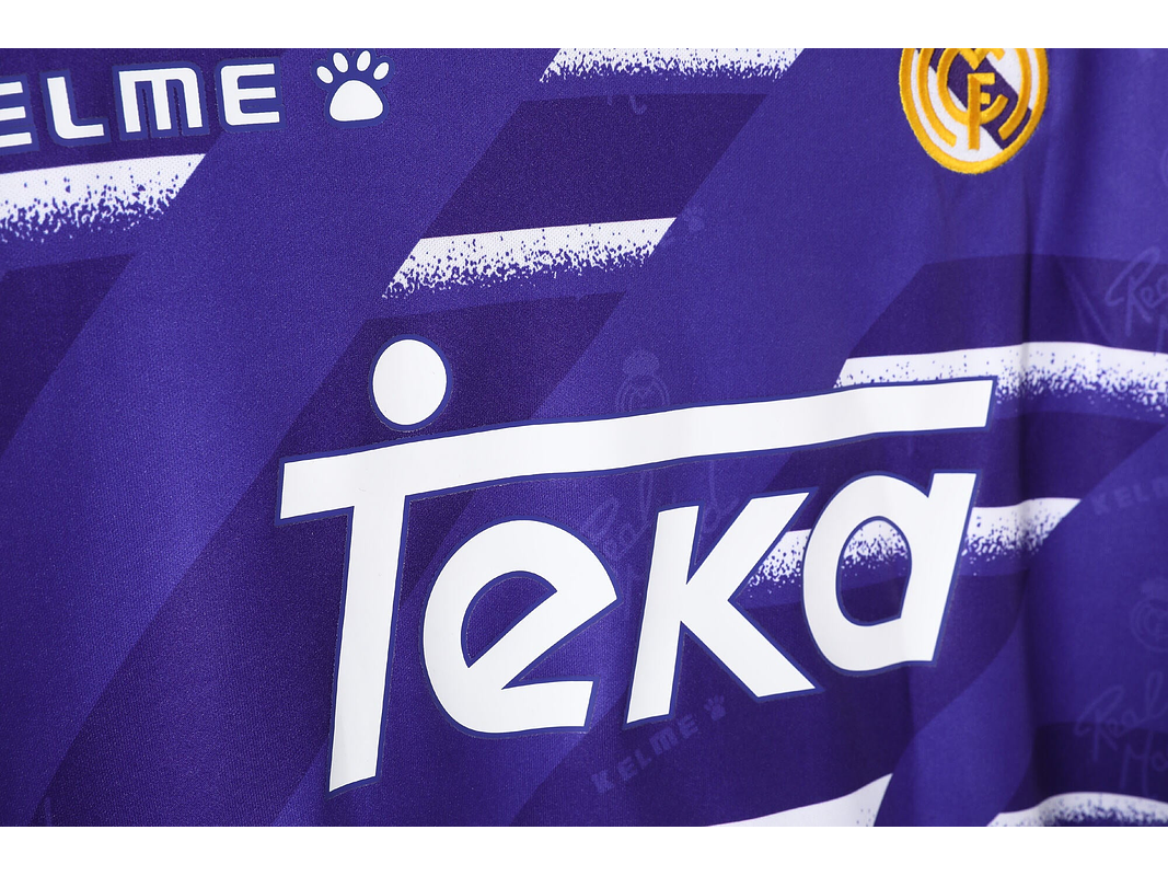 Real Madrid 1994/96 (Away Kit) 6