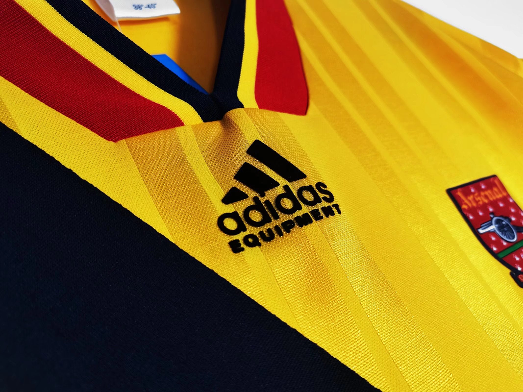 Arsenal 1993/94 (Away Kit) 7
