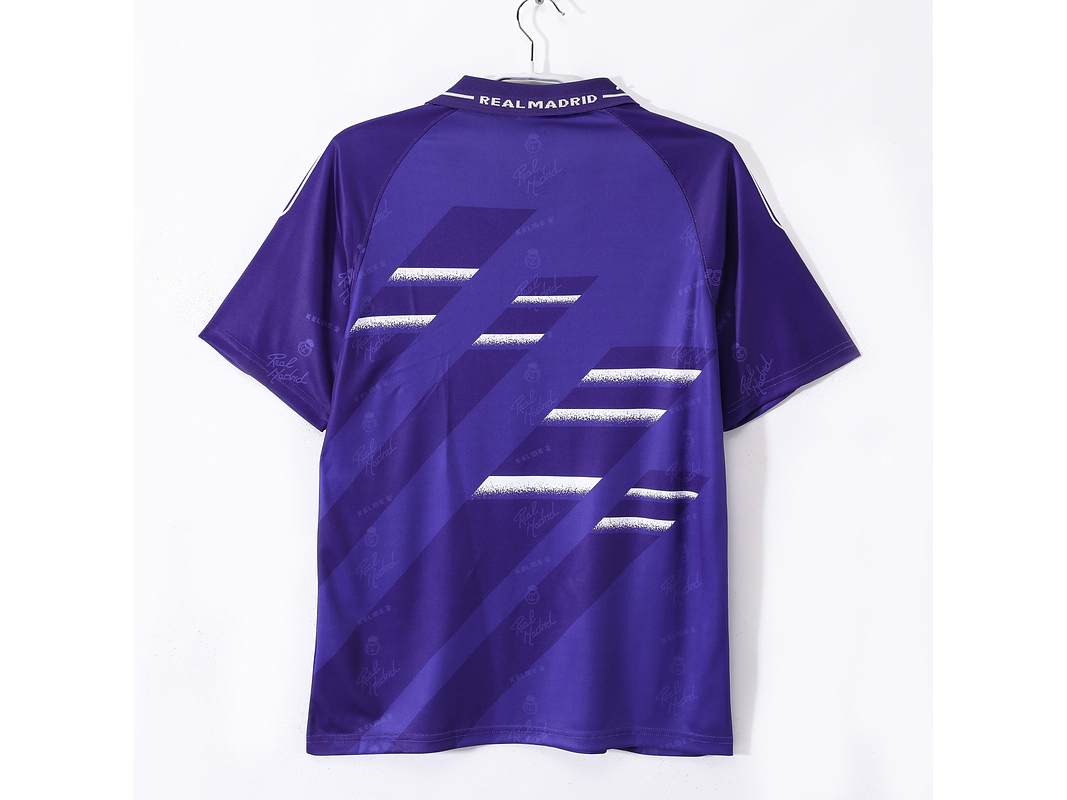 Real Madrid 1994/96 (Away Kit) 7