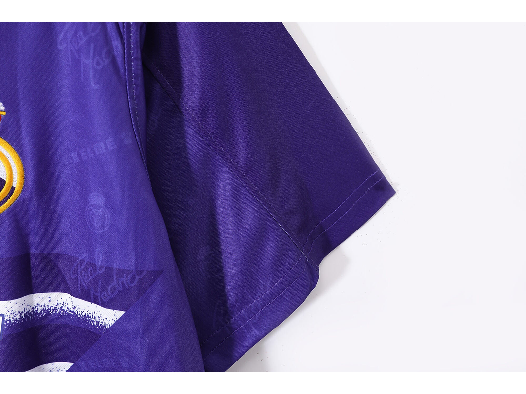 Real Madrid 1994/96 (Away Kit) 8