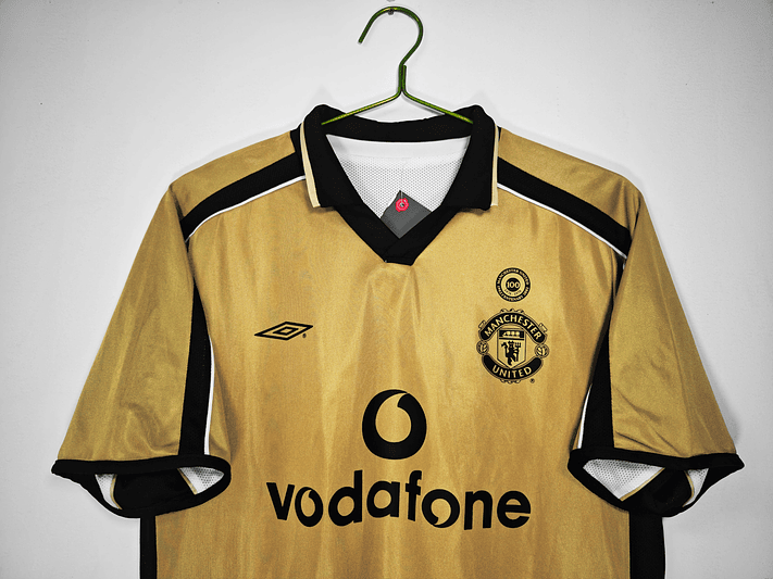 Manchester United 2001/02 Centenary (Gold) 11