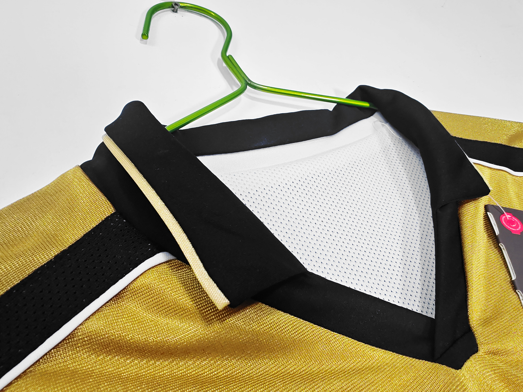 Manchester United 2001/02 Centenary (Gold - Long Sleeve) 6