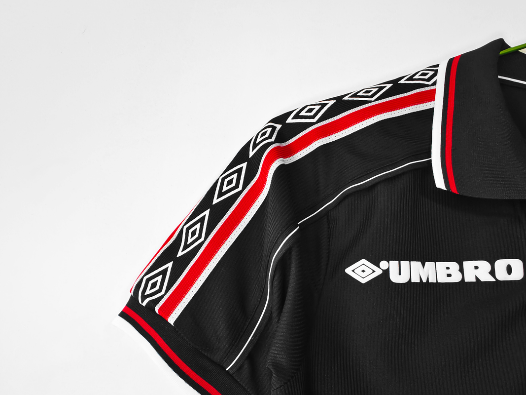 Manchester United 1998/99 (Third Kit) 6