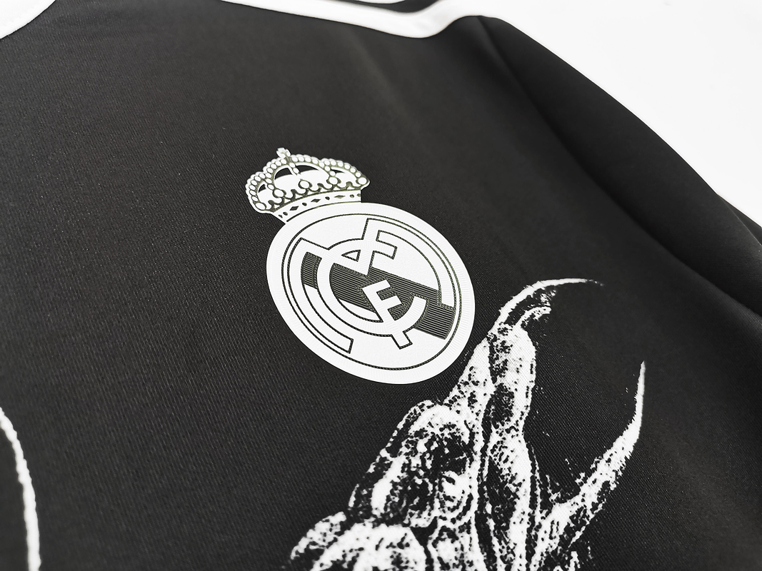 Real Madrid 2014/15 (Third Kit – Long Sleeve) 3