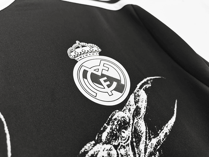 Real Madrid 2014/15 (Third Kit – Long Sleeve) 3