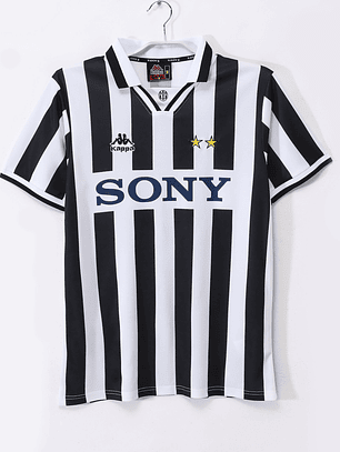 Juventus 1996/97 (Home Kit)