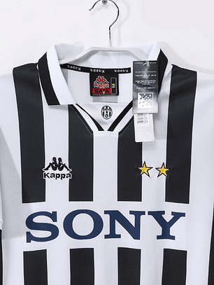 Juventus 1996/97 (Home Kit)