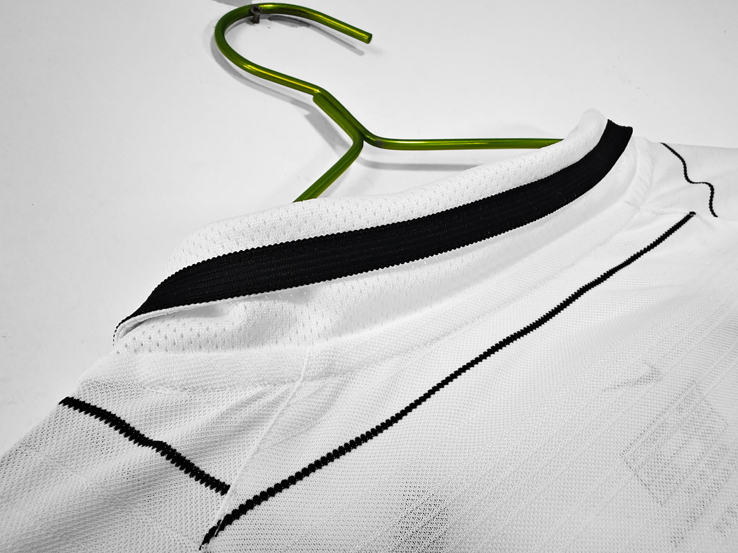 Manchester United 2003/04 (Away Kit - Long Sleeve) 5